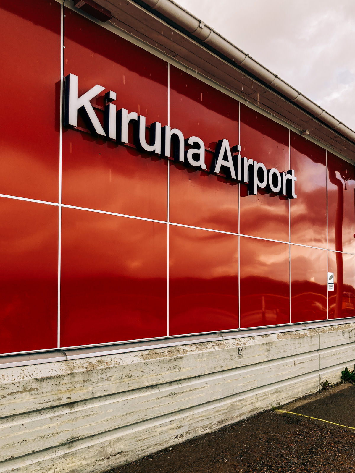 Kiruna Flughafen Schild beim Fjällräven Classic in Schweden 2021