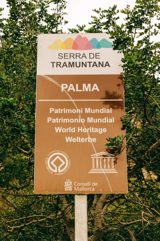 Straßenschild beginn der Serra de Tramuntana